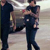 natalie-portman-benjamin-millepied-out-with-aleph-03.jpg