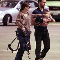natalie-portman-benjamin-millepied-out-with-aleph-06.jpg
