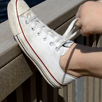 well worn women's converse chuck taylor white red shoes (2).mp4