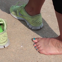 amazing feet sockless in nike free shoeplay sneakerpla.mp4