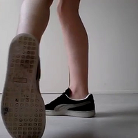 puma suede classic shoeplay barefoot.mp4