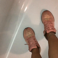 kate is showering in nike pegasus turbo 2.mp4