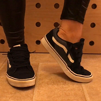 kate's vans and converse sockless shoeplay.mp4