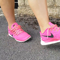 kate's nike free 5.0 sockless shoeplay.mp4