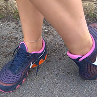 she is playing with her sockless nike airmax tailwind.mp4