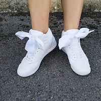 kate's sockless shoeplay - reebok freestyle bow vs strap.mp4