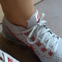 removing her nike vapormax.mp4