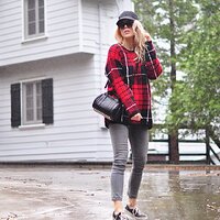 spring-rain_plaid-sweater_gray-jeans_vans.jpg