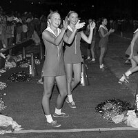 121707dhsmisc396cheerleaders.jpg