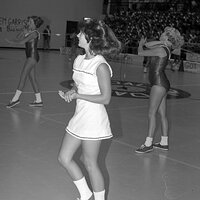 121707dhsmisc375cheerleaders.jpg