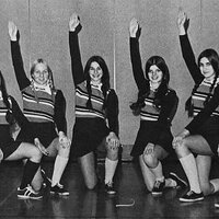 1973cheerleaders.jpg