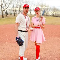 Jimmy Dugan and Dottie Hinson from A League of Their Own.JPG