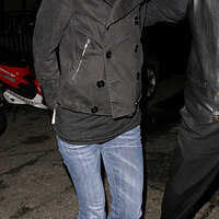 95802_Celebutopia_Natalie_Portman_leaving_Burlington_Club_in_London_01_122_802lo.jpg