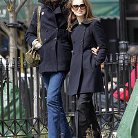 65325_celeb_city_org_Natalie_Portman_out_and_about_in_West_Village_05_123_483lo.jpg