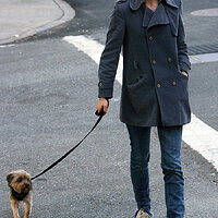 51370_Celebutopia_Natalie_Portman_walking_her_dog_in_New_York_City_02_122_734lo.jpg