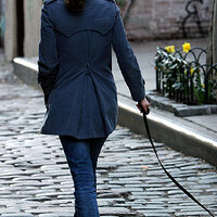 51452_Celebutopia_Natalie_Portman_walking_her_dog_in_New_York_City_06_122_1099lo.jpg