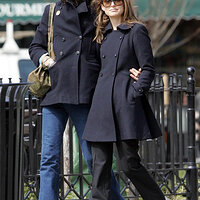 65225_celeb_city_org_Natalie_Portman_out_and_about_in_West_Village_06_123_788lo.sized.jpg