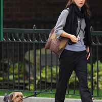 natalie-portman-dog-1158-4.jpg