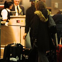 27851_Tikipeter_Natalie_Portman_departs_JFK_Airport_009_123_457lo.jpg