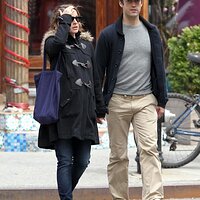 natalie-portman-benjamin-millepied-baby-bump-nyc-5-819x1024.jpg