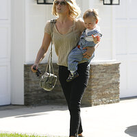 ali_larter_and_her_son_theodor5.jpg