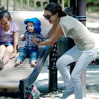natalie-portman-park-playtime-with-aleph-01.jpg