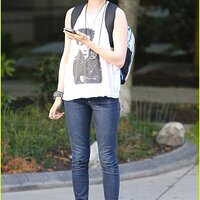 evan-rachel-wood-ellen-page-grab-dinner-03.jpg