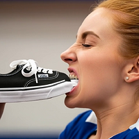 Hailuo_Video_The woman is holding a sneaker_403241606066102272.mp4