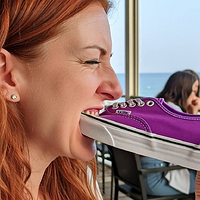 Hailuo_Video_The woman is holding a sneaker_403433009203286018.mp4