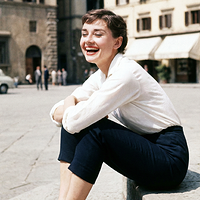 freepik__young-audrey-hepburn-wearing-navy-blue-keds-with-t__90428.png