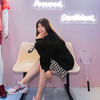Multi-Ethnic Women In Sneakers (096).png